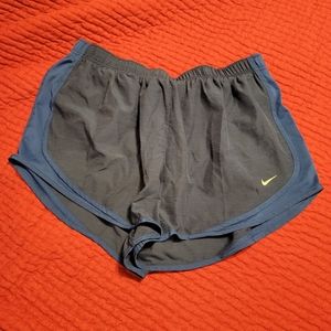 Women's 1X Nike athletic shorts